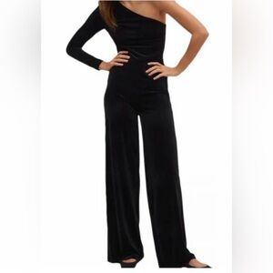 Mng by Mango Black velvet one shoulder long sleeve jumpsuit size Medium